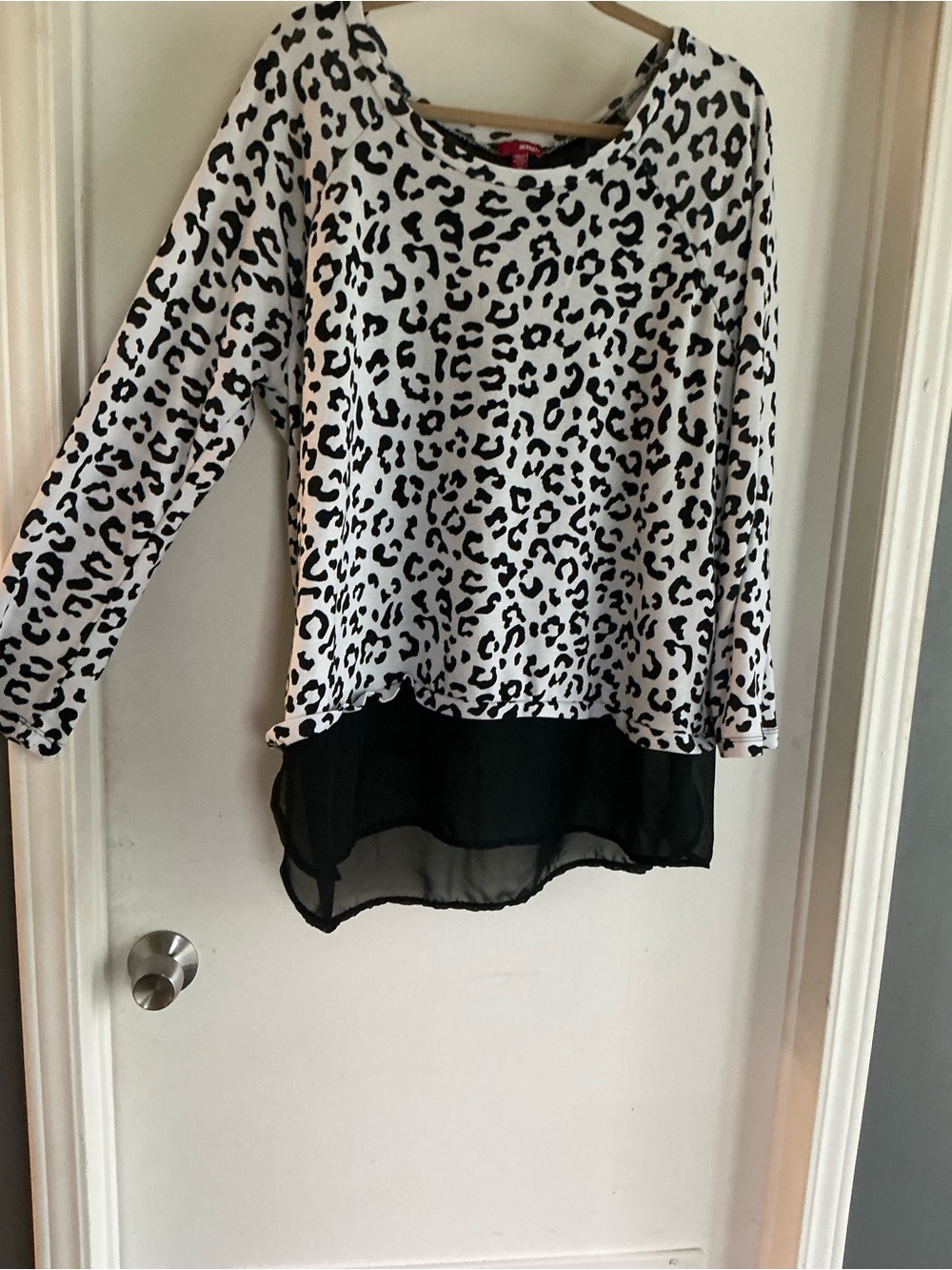 Women’s plus Sz 3X Leopard Print Layered Hem Women's Top - Black and White